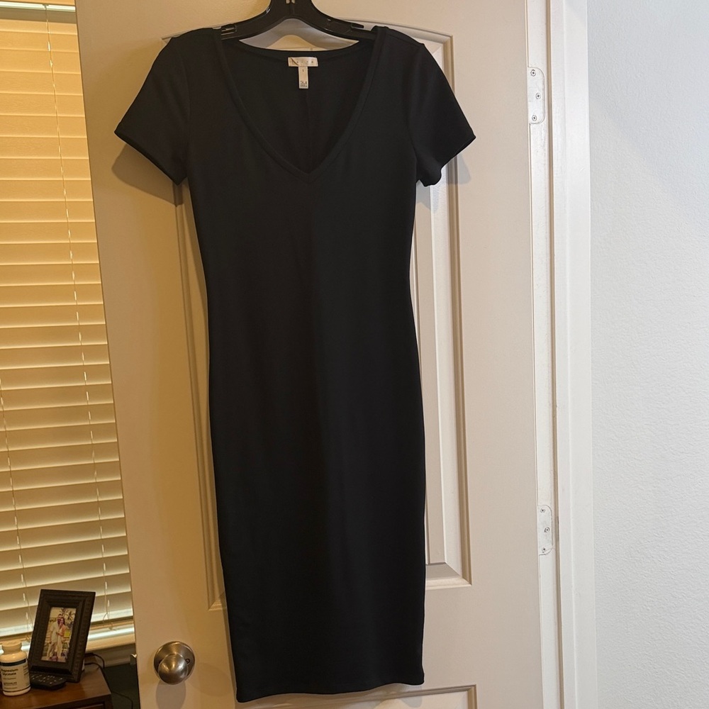 Leith Black V-Neck Midi Dress